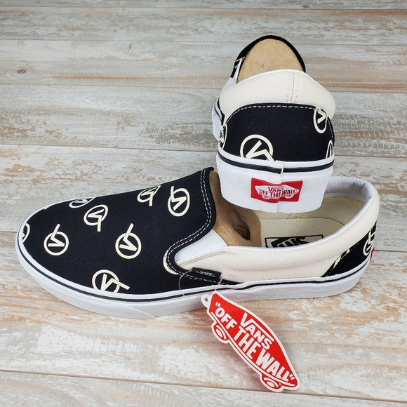 Vans Classic Slip On Circle V Black/Marshmallow - Picture 4 of 7